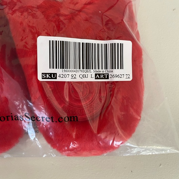 NWT Victoria’s Secret Closed-Toe Faux Fur Slippers - Picture 9 of 14